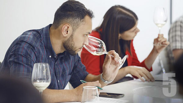 Talleres y charlas personalizadas.